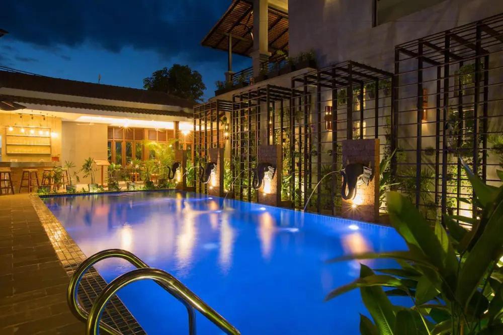 Grange Hotel Siem Reap Exterior foto